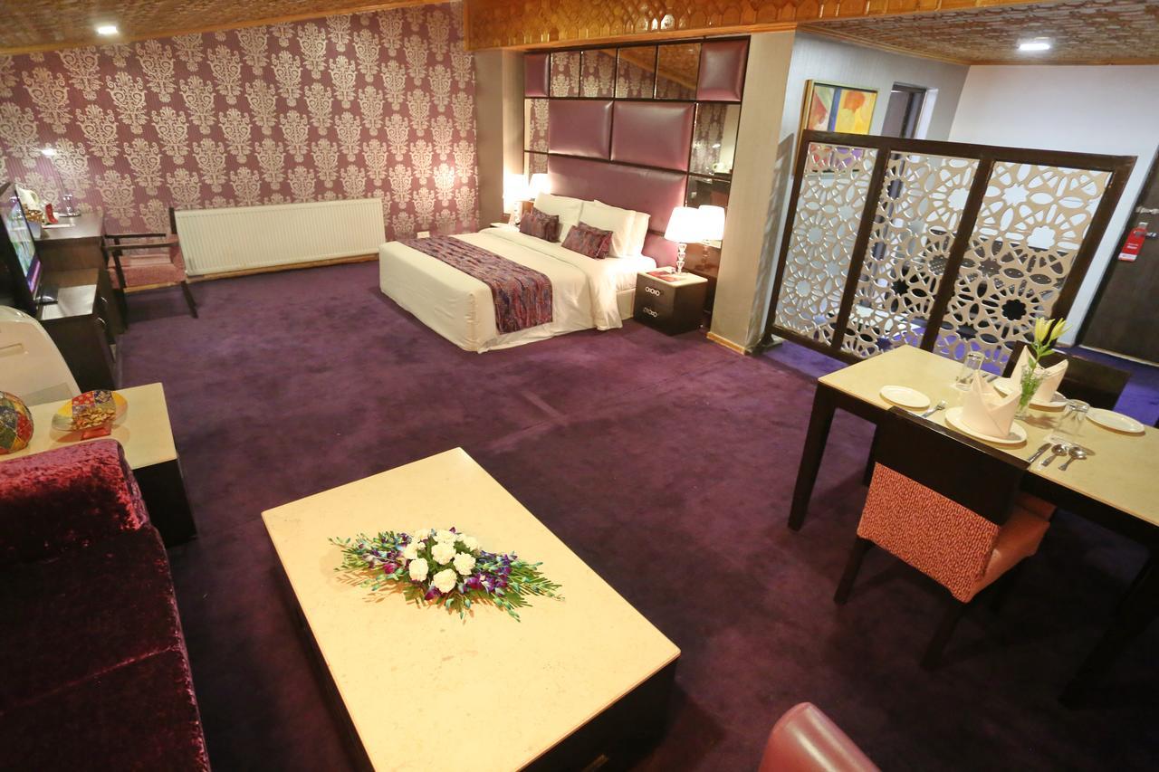 Batra Hotels And Residences ศรีนาการ์ ภายนอก รูปภาพ