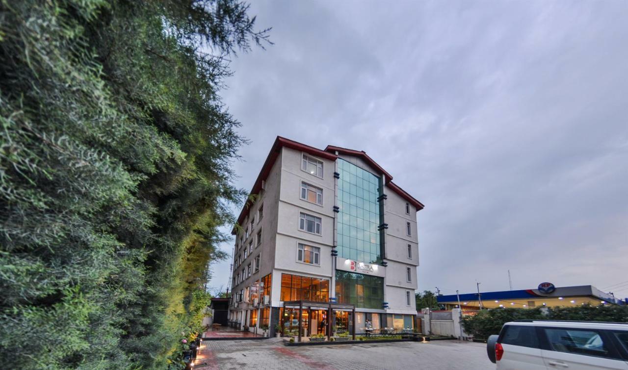Batra Hotels And Residences ศรีนาการ์ ภายนอก รูปภาพ