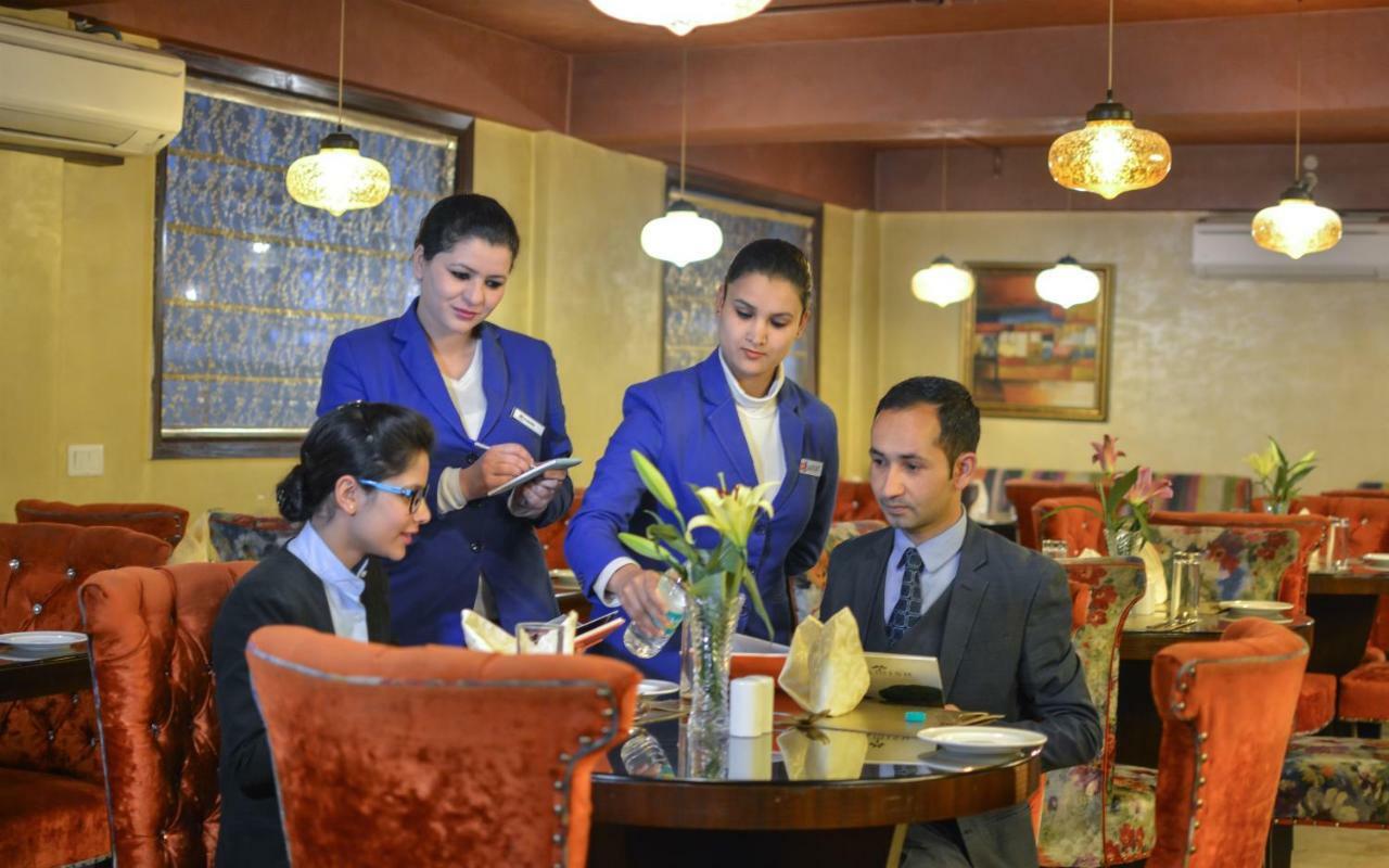 Batra Hotels And Residences ศรีนาการ์ ภายนอก รูปภาพ